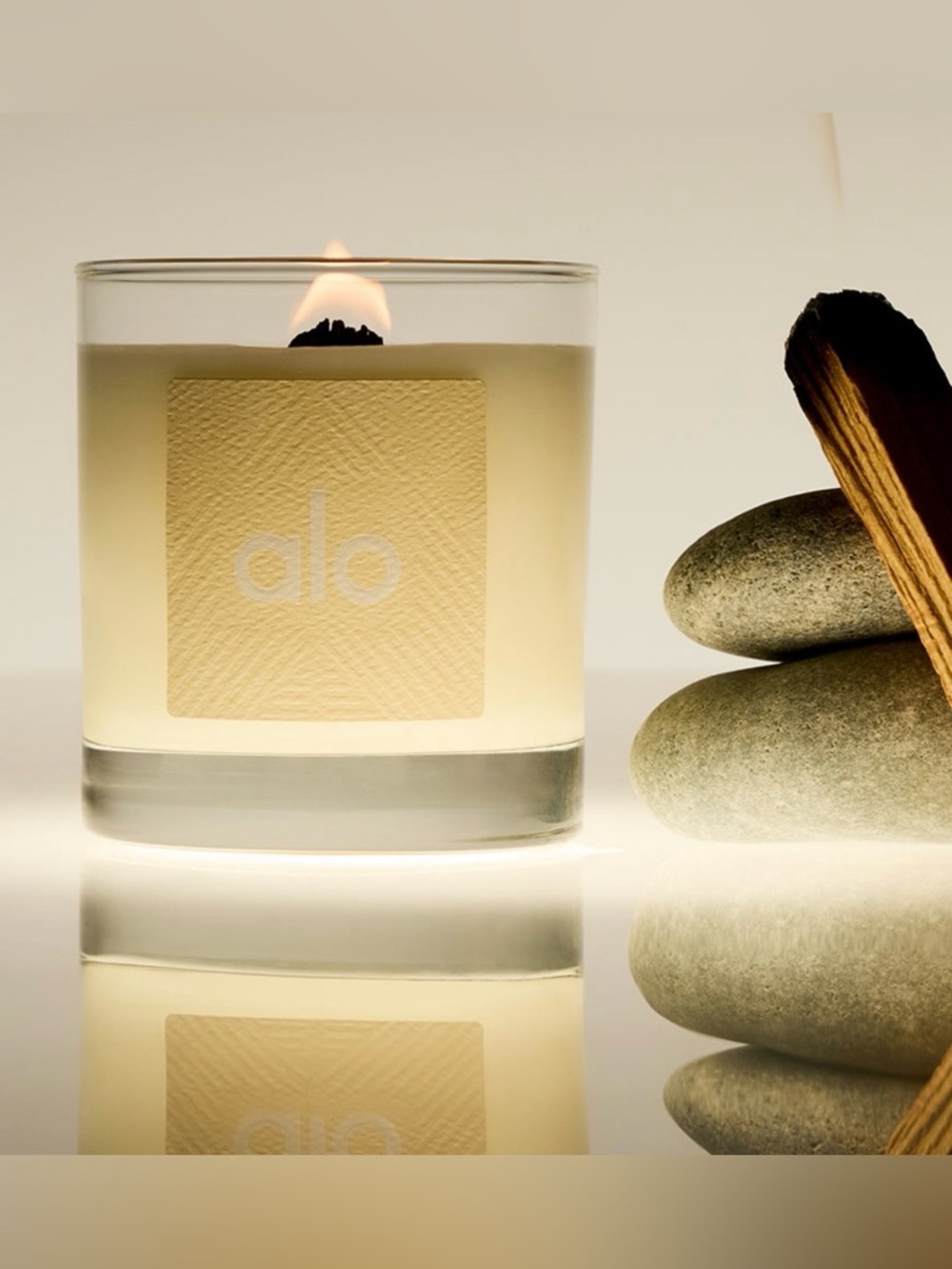 ALO Yoga Signature Candle sandalwood violet amber for zen inducing energy